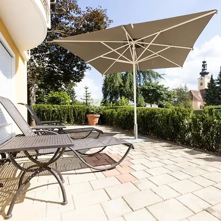 Parkvilla 11 Bed & Breakfast Fuerstenfeld