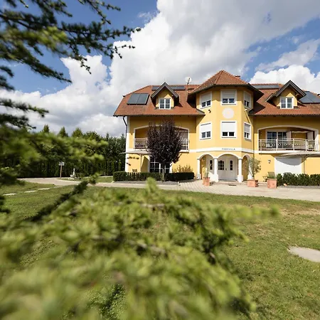 Bed & Breakfast Parkvilla 11