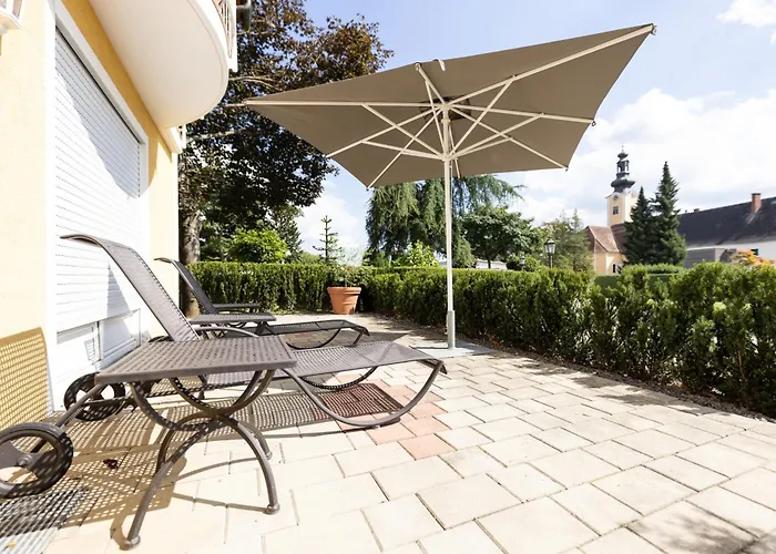 Parkvilla 11 Bed & Breakfast Fuerstenfeld